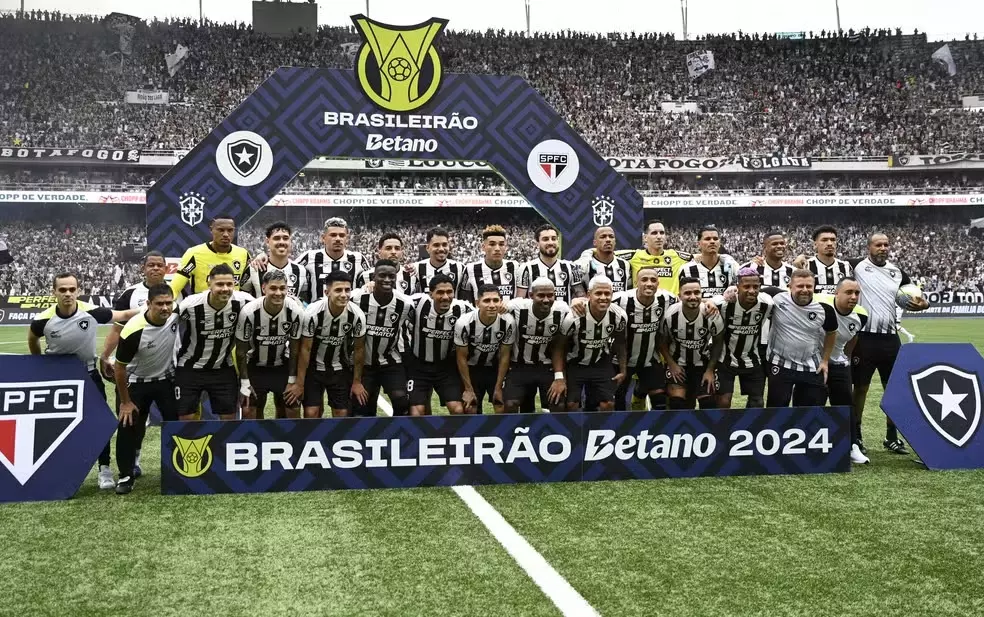 Campeão da Libertadores e do Brasileiro, Botafogo iguala Santos de Pelé e Flamengo de 2019